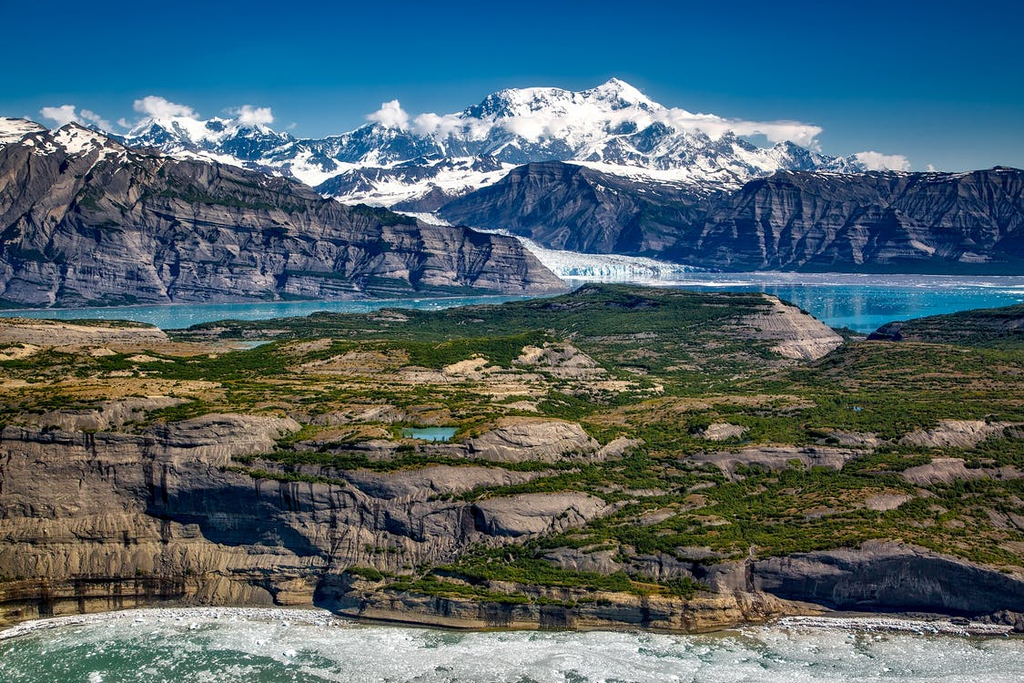 5 Must-Visit Places in Alaska